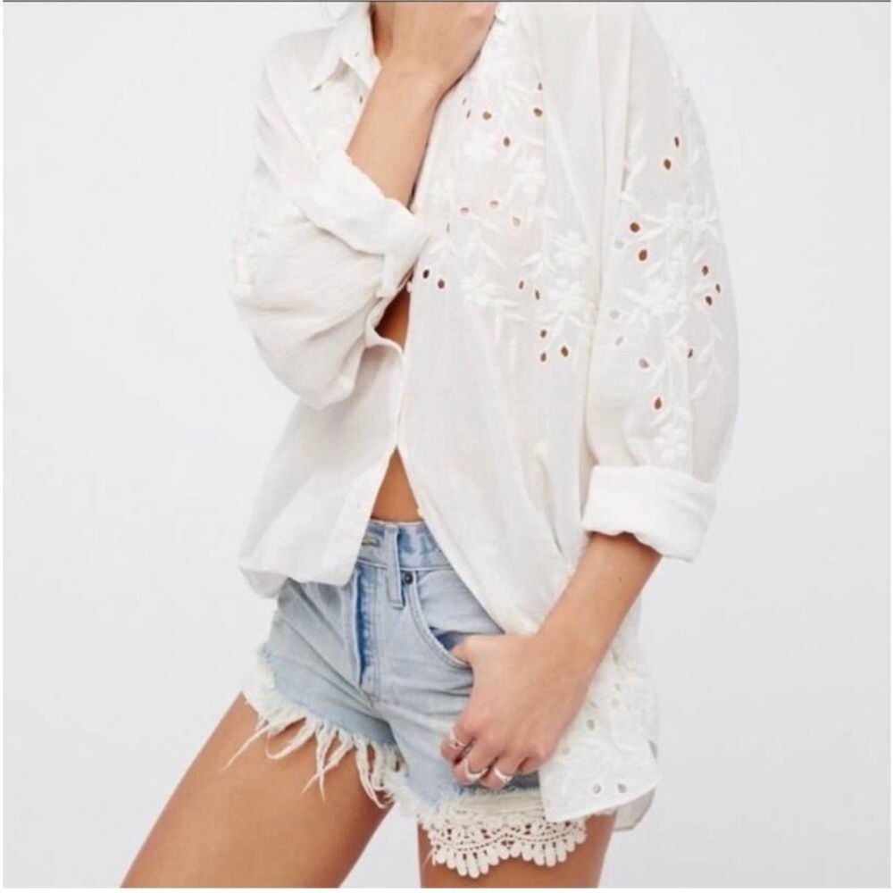 We the Free ShortsWomens 31 - Daisy Chain Lace & Ripped Denim Button Fly Shorts
